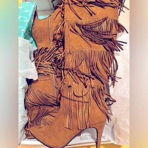 NWT Plume fringe Boots